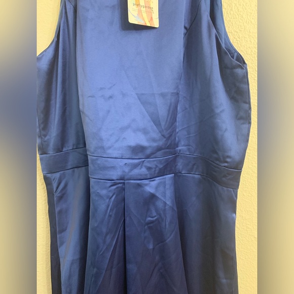 NWT Pretty Garden Satin Like High Low  Dress With Pockets - Size Large - Picture 6 of 10